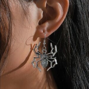 𝅺Silver Halloween Spider Earrings